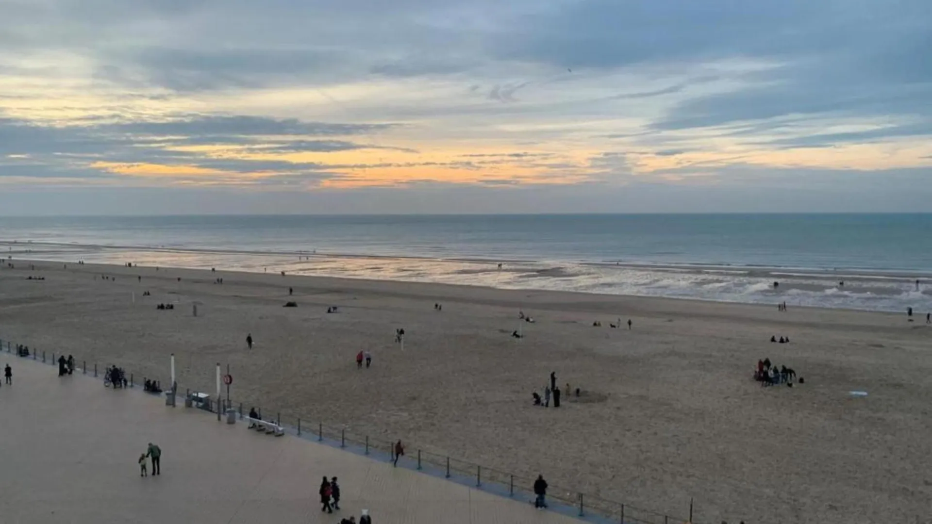 Beautiful Apartment With View Oostende Belçika