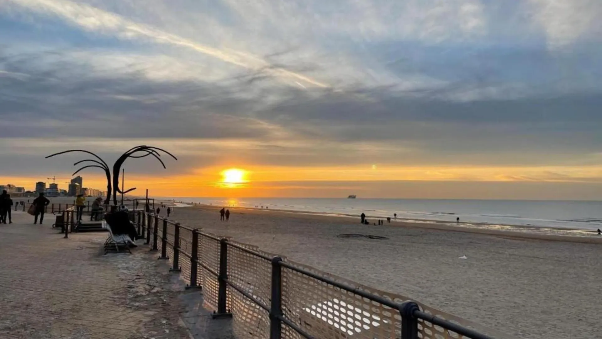 Beautiful Apartment With View Oostende